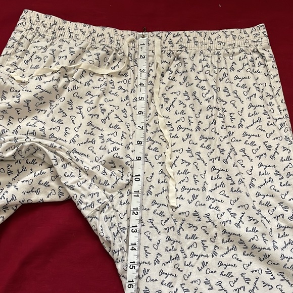 Banana Republic Sz L cursive “Hello” in various languages PJ Set - Picture 13 of 15
